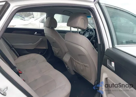 2015 Hyundai Sonata Sport z USA, uszkodzony, nr VIN 5NPE34AF8FH100429